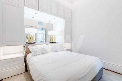 Apartamento inserido em Prédio do século XIX em localização premium e histórica da cidade do Porto