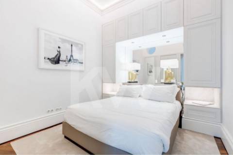 Apartamento inserido em Prédio do século XIX em localização premium e histórica da cidade do Porto