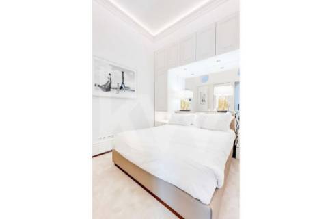 Apartamento inserido em Prédio do século XIX em localização premium e histórica da cidade do Porto