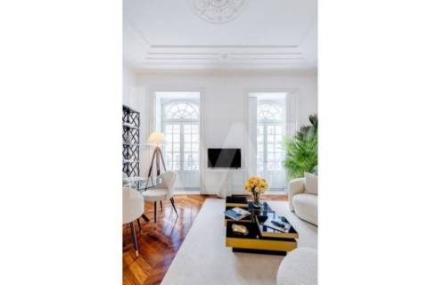Apartamento inserido em Prédio do século XIX em localização premium e histórica da cidade do Porto