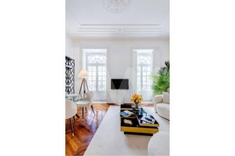 Apartamento inserido em Prédio do século XIX em localização premium e histórica da cidade do Porto