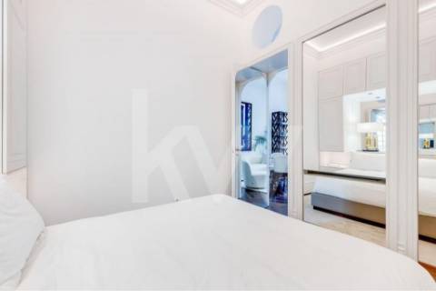 Apartamento inserido em Prédio do século XIX em localização premium e histórica da cidade do Porto