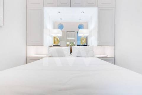 Apartamento inserido em Prédio do século XIX em localização premium e histórica da cidade do Porto