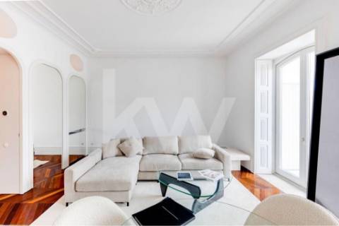 Apartamento inserido em Prédio do século XIX em localização premium e histórica da cidade do Porto