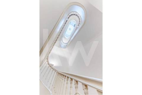 Apartamento inserido em Prédio do século XIX em localização premium e histórica da cidade do Porto