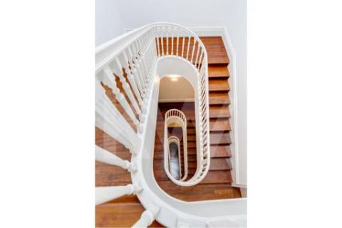 Apartamento inserido em Prédio do século XIX em localização premium e histórica da cidade do Porto