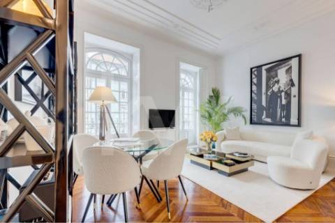 Apartamento inserido em Prédio do século XIX em localização premium e histórica da cidade do Porto