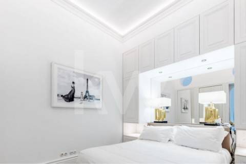 Apartamento inserido em Prédio do século XIX em localização premium e histórica da cidade do Porto