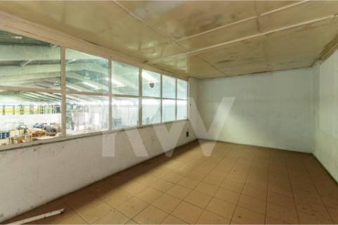 Armazém em Complexo Industrial na Zona Industrial de Vagos
