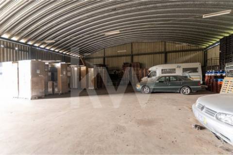 Armazém em Complexo Industrial na Zona Industrial de Vagos