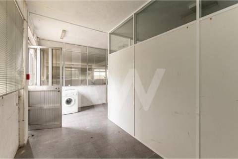 Armazém em Complexo Industrial na Zona Industrial de Vagos