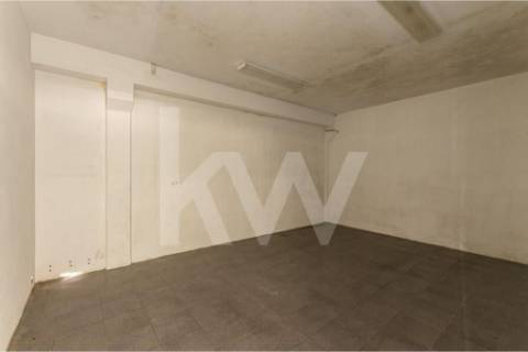 Armazém em Complexo Industrial na Zona Industrial de Vagos