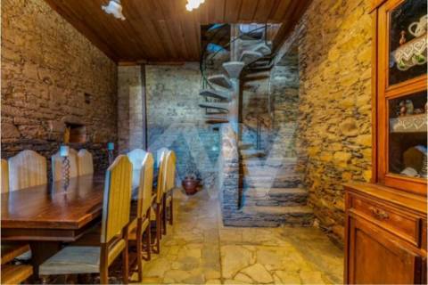 Excelente Quinta no Douro, casa com pedra de armas, fim do século XVII, vista sobre o Rio Douro