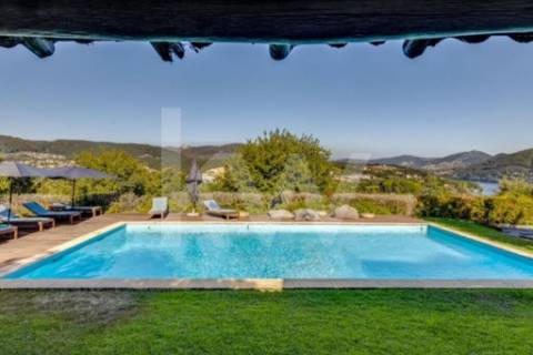 Excelente Quinta no Douro, casa com pedra de armas, fim do século XVII, vista sobre o Rio Douro