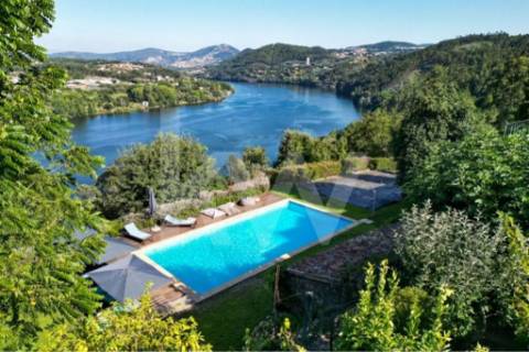 Excelente Quinta no Douro, casa com pedra de armas, fim do século XVII, vista sobre o Rio Douro