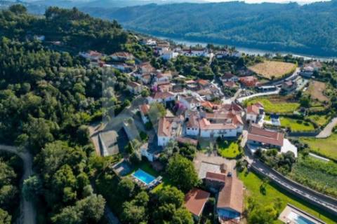 Excelente Quinta no Douro, casa com pedra de armas, fim do século XVII, vista sobre o Rio Douro