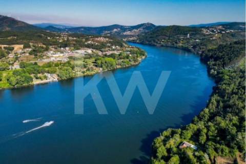 Excelente Quinta no Douro, casa com pedra de armas, fim do século XVII, vista sobre o Rio Douro