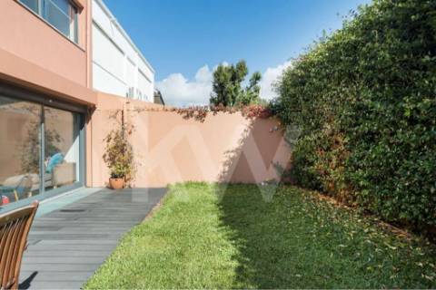 Moradia Triplex Geminada à venda no Bairro dos Musicos em Marechal Gomes da Costa