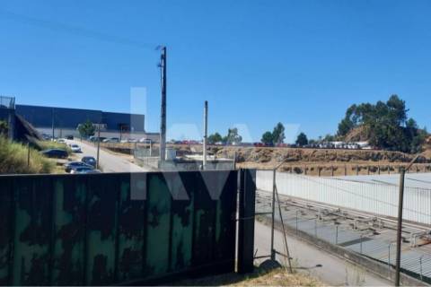 Terreno para construção de armazém Industrial, Baltar com 11.309,8 m2 .