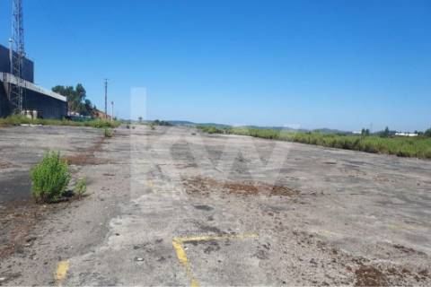 Terreno para construção de armazém Industrial, Baltar com 11.309,8 m2 .