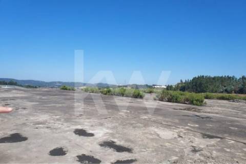 Terreno para construção de armazém Industrial, Baltar com 11.309,8 m2 .
