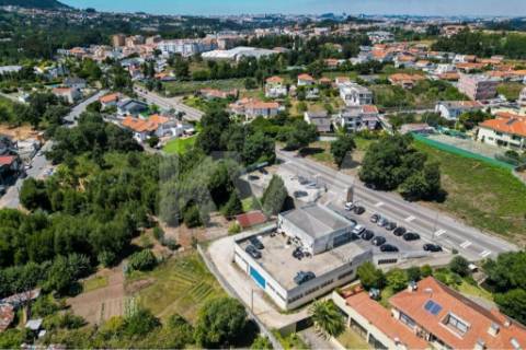 Stand com terreno e Oficina - EN 222 - Avintes - V.N.Gaia