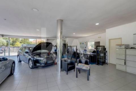 Stand com terreno e Oficina - EN 222 - Avintes - V.N.Gaia