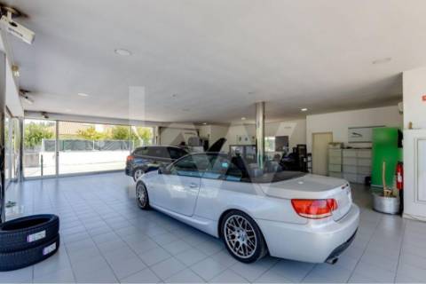 Stand com terreno e Oficina - EN 222 - Avintes - V.N.Gaia