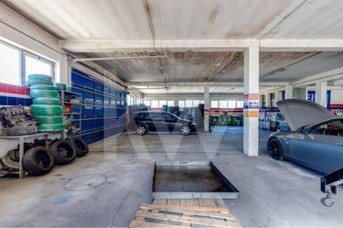 Stand com terreno e Oficina - EN 222 - Avintes - V.N.Gaia