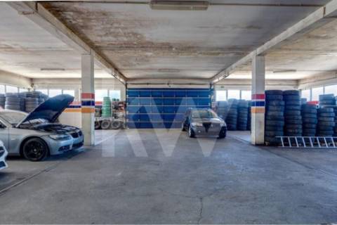 Stand com terreno e Oficina - EN 222 - Avintes - V.N.Gaia