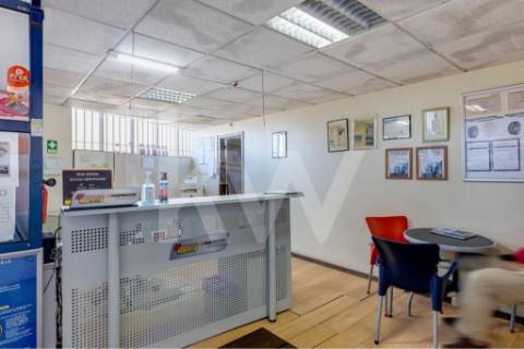 Stand com terreno e Oficina - EN 222 - Avintes - V.N.Gaia