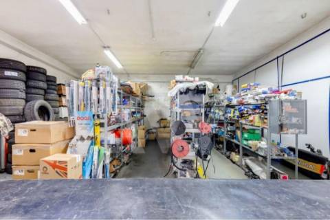 Stand com terreno e Oficina - EN 222 - Avintes - V.N.Gaia