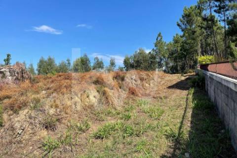 LOTE DE TERRENO URBANO PARA CONSTRUÇÃO COM 946 M2 EM VILAR (OLIVEIRA DE AZEMÉIS)