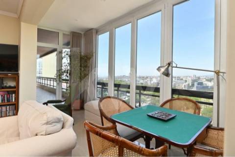 T4 totalmente remodelado em 2022 com vistas deslumbrantes nas torres do Restelo