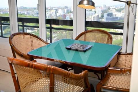 T4 totalmente remodelado em 2022 com vistas deslumbrantes nas torres do Restelo