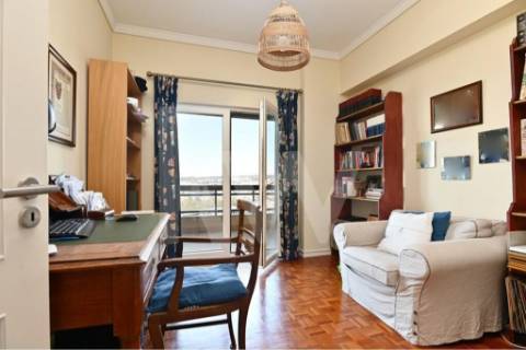 T4 totalmente remodelado em 2022 com vistas deslumbrantes nas torres do Restelo