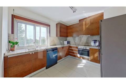 Fantástico T4 de 208 m2, com duas suites  e dois lugares de estacionamento em Paranhos!!!