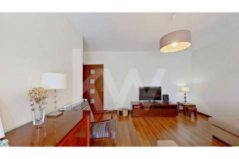 Fantástico T4 de 208 m2, com duas suites  e dois lugares de estacionamento em Paranhos!!!