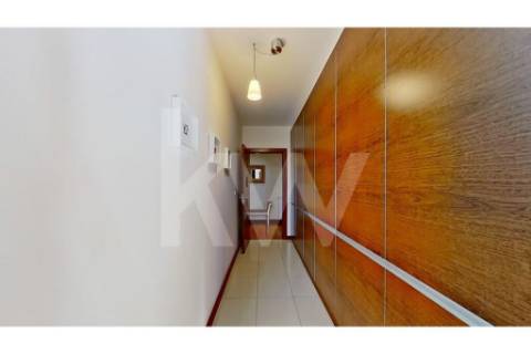 Fantástico T4 de 208 m2, com duas suites  e dois lugares de estacionamento em Paranhos!!!