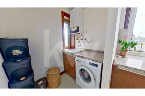 Fantástico T4 de 208 m2, com duas suites  e dois lugares de estacionamento em Paranhos!!!