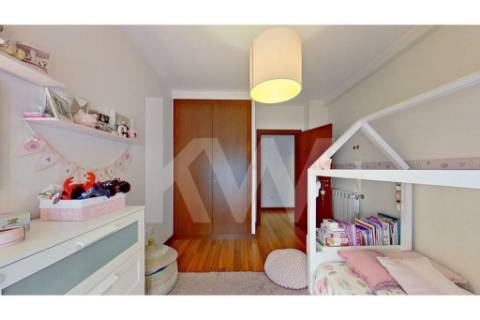 Fantástico T4 de 208 m2, com duas suites  e dois lugares de estacionamento em Paranhos!!!