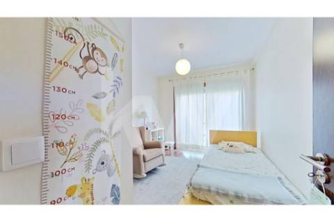 Fantástico T4 de 208 m2, com duas suites  e dois lugares de estacionamento em Paranhos!!!