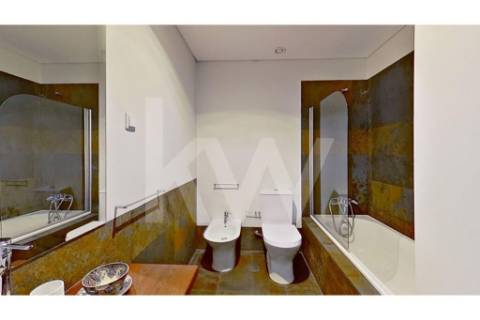 Fantástico T4 de 208 m2, com duas suites  e dois lugares de estacionamento em Paranhos!!!