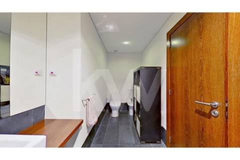 Fantástico T4 de 208 m2, com duas suites  e dois lugares de estacionamento em Paranhos!!!