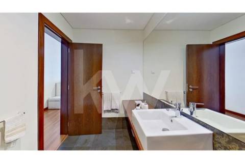 Fantástico T4 de 208 m2, com duas suites  e dois lugares de estacionamento em Paranhos!!!