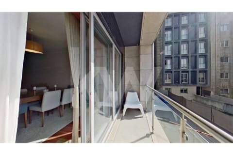 Fantástico T4 de 208 m2, com duas suites  e dois lugares de estacionamento em Paranhos!!!