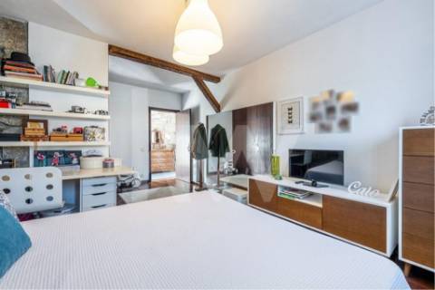 Venda de moradia T5 com grande jardim exterior e area bruta de 472 m2 em Paredes