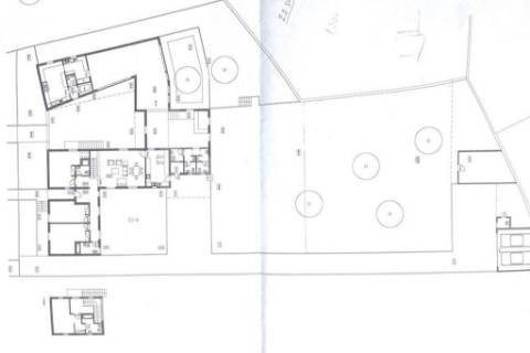 Venda de moradia T5 com grande jardim exterior e area bruta de 472 m2 em Paredes