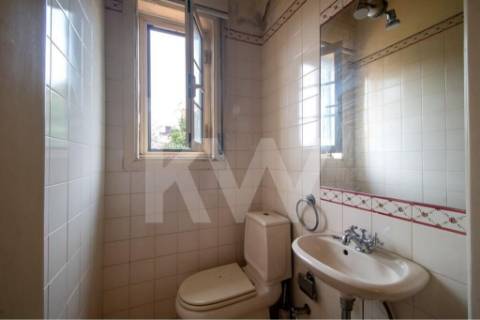 Emblemática Moradia Secular com 4 Frentes Jardim, áreas generosas luminosas e acabamentos de luxo.