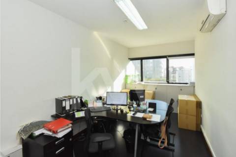 Arrendamento escritório com 60m2  -Edifício Mota Galiza